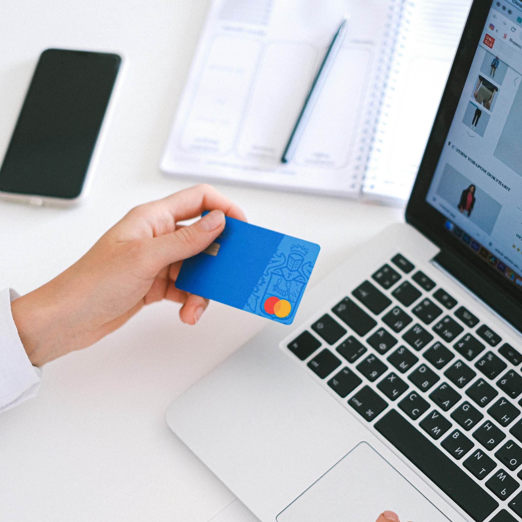 Plataforma digital de compraventa de vehículos con trámites integrados